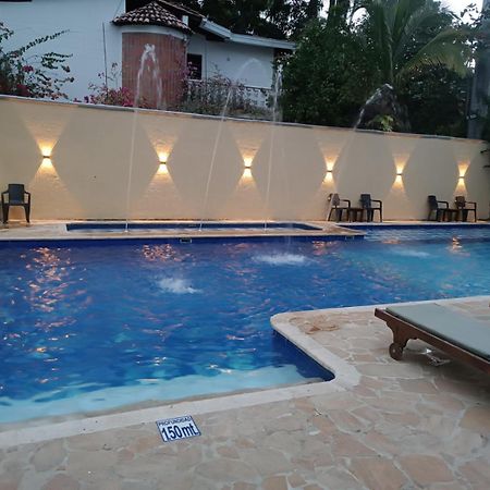 Hotel Y Restaurante Bienmesabe Santa Fe de Antioquia Bagian luar foto