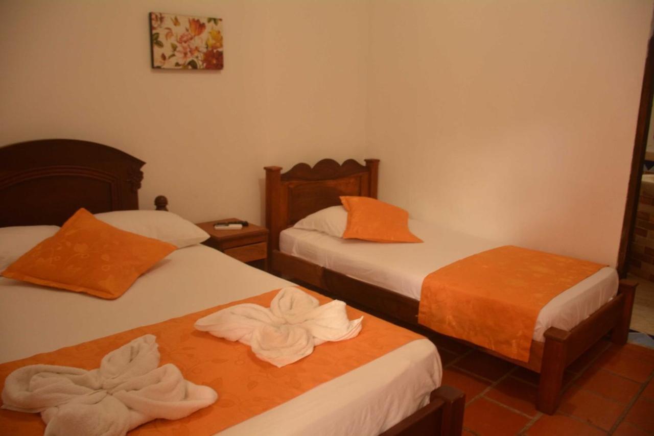 Hotel Y Restaurante Bienmesabe Santa Fe de Antioquia Bagian luar foto