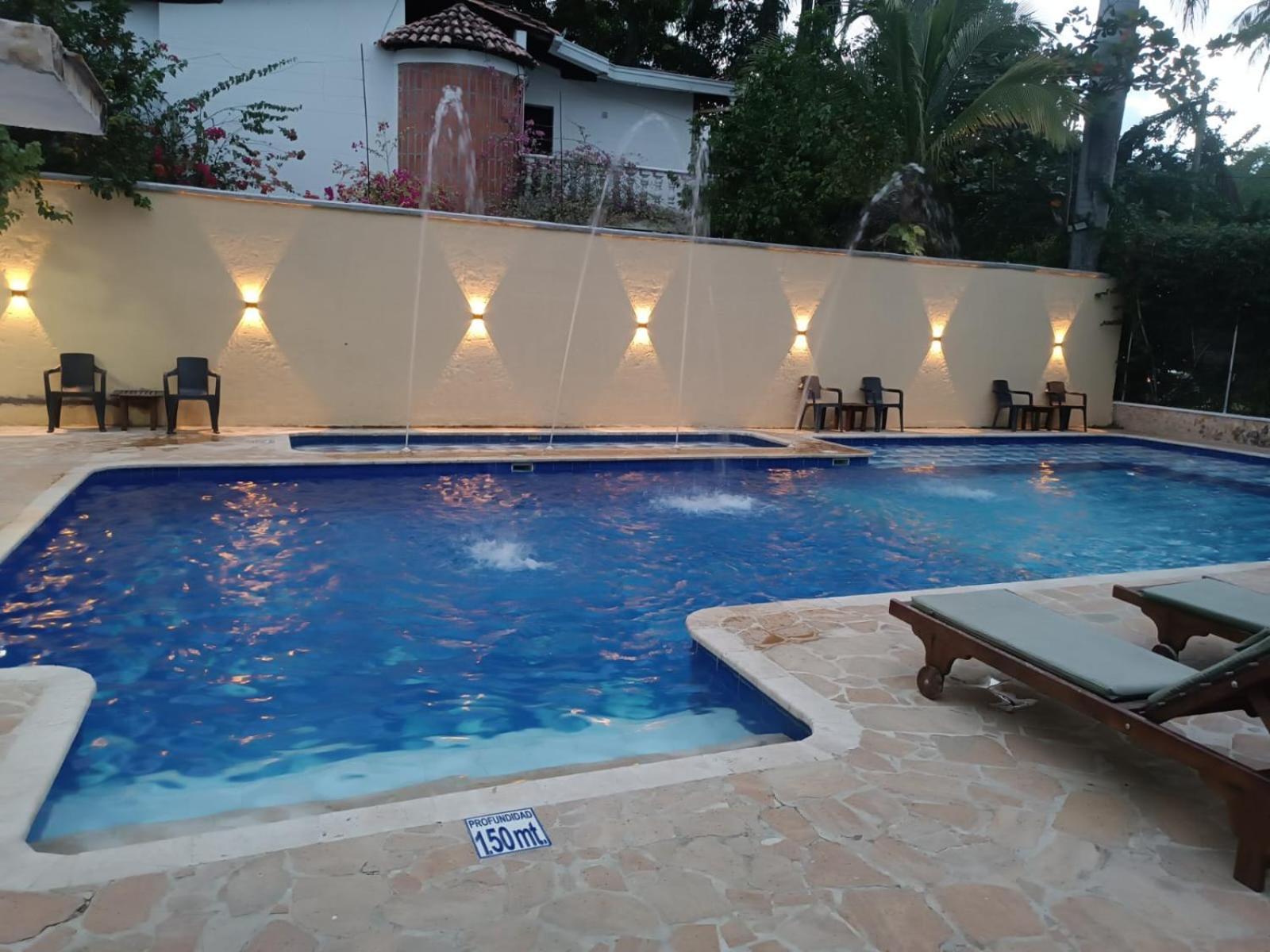 Hotel Y Restaurante Bienmesabe Santa Fe de Antioquia Bagian luar foto