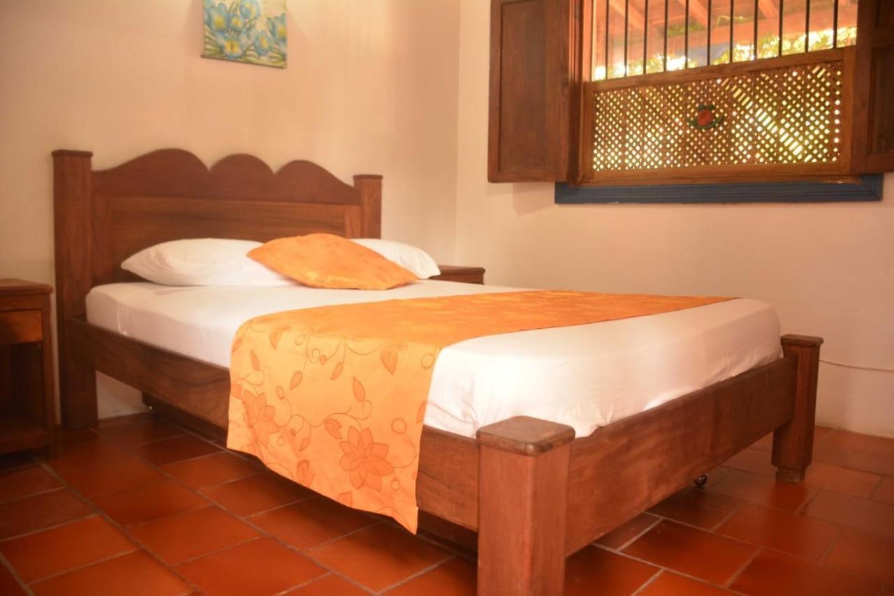 Hotel Y Restaurante Bienmesabe Santa Fe de Antioquia Bagian luar foto