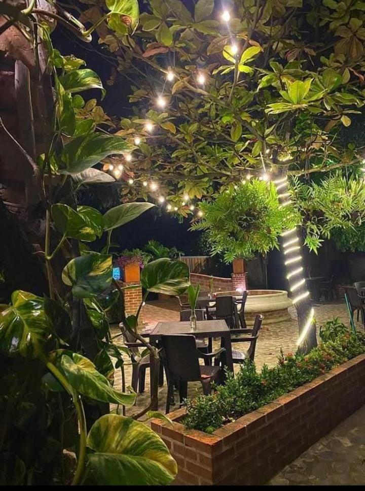 Hotel Y Restaurante Bienmesabe Santa Fe de Antioquia Bagian luar foto