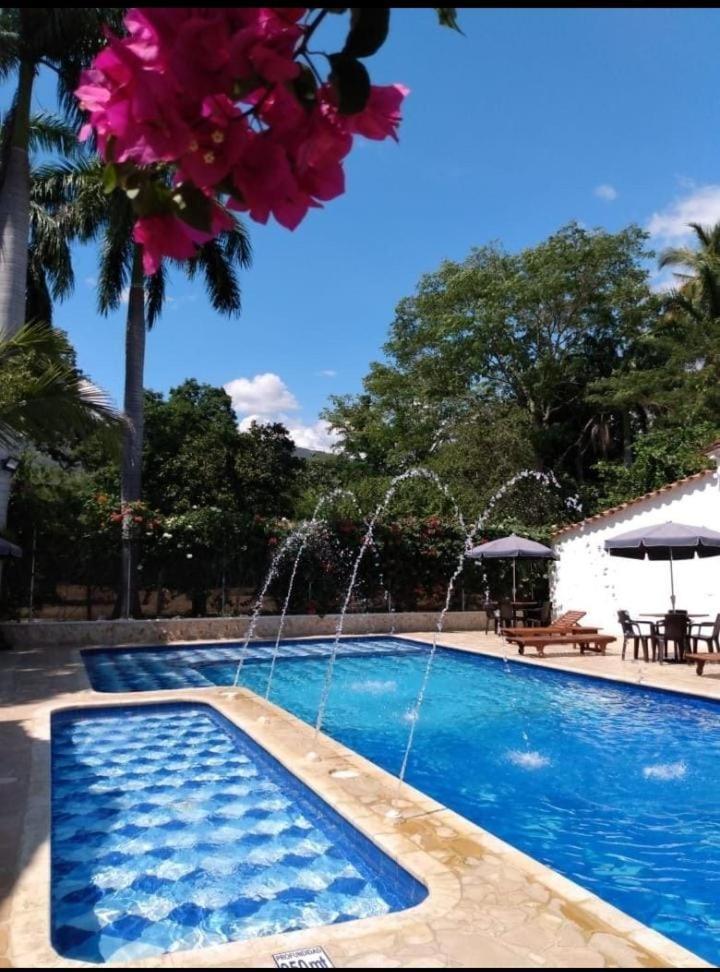 Hotel Y Restaurante Bienmesabe Santa Fe de Antioquia Bagian luar foto