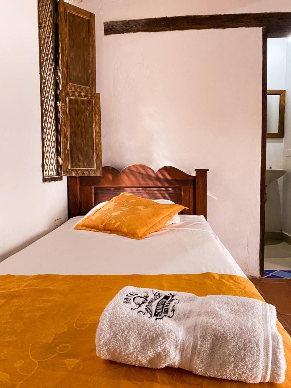 Hotel Y Restaurante Bienmesabe Santa Fe de Antioquia Bagian luar foto