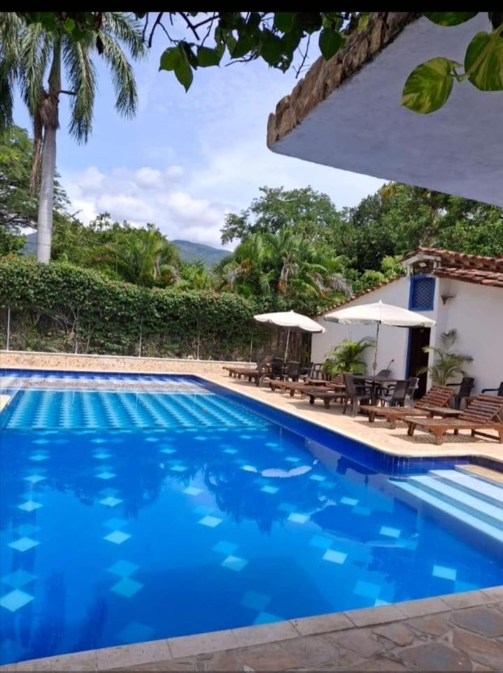 Hotel Y Restaurante Bienmesabe Santa Fe de Antioquia Bagian luar foto