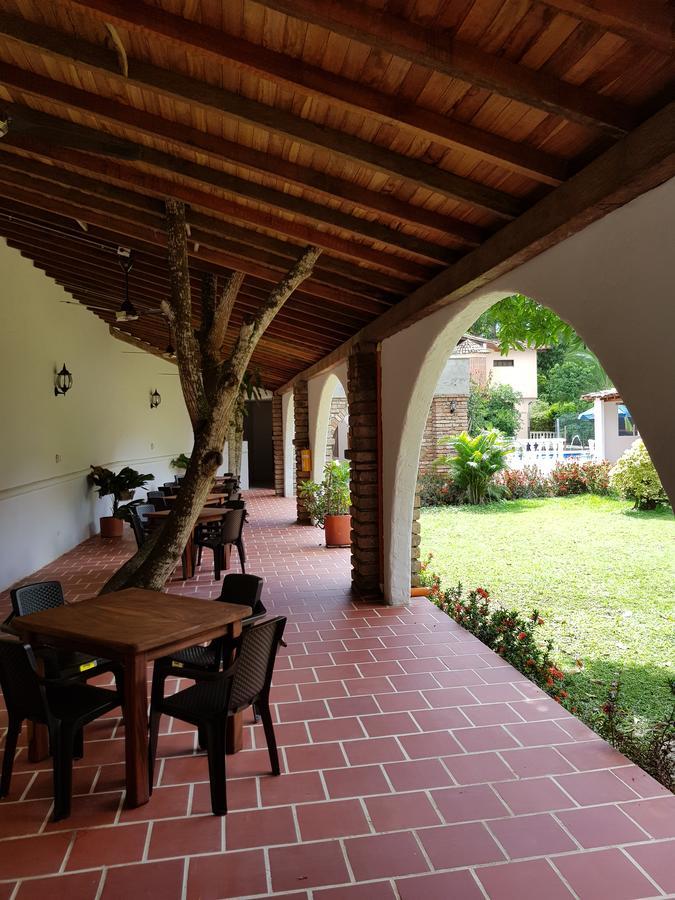Hotel Y Restaurante Bienmesabe Santa Fe de Antioquia Bagian luar foto