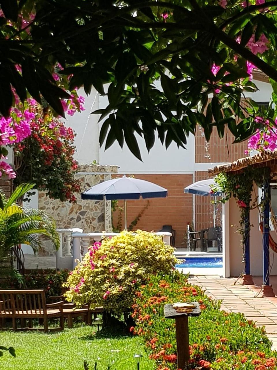 Hotel Y Restaurante Bienmesabe Santa Fe de Antioquia Bagian luar foto