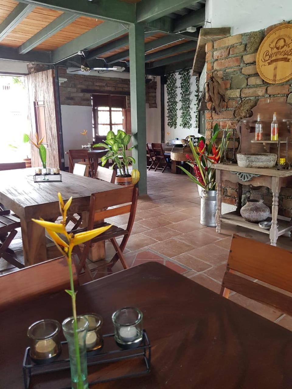 Hotel Y Restaurante Bienmesabe Santa Fe de Antioquia Bagian luar foto