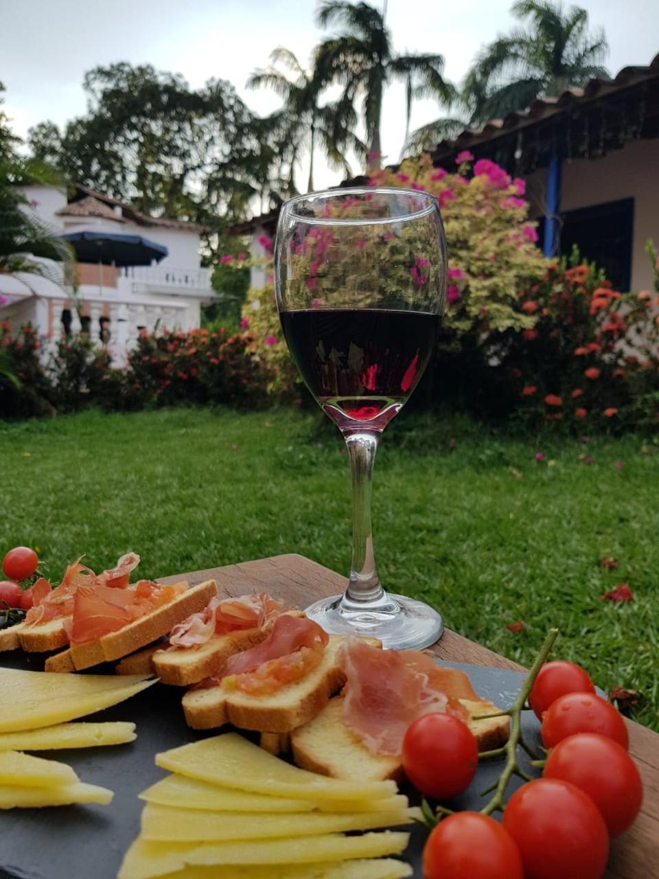 Hotel Y Restaurante Bienmesabe Santa Fe de Antioquia Bagian luar foto